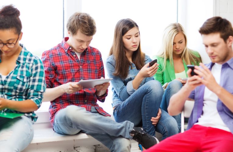 Учёные выявили связь интенсивного использования социальных сетей с качеством жизни молодёжи