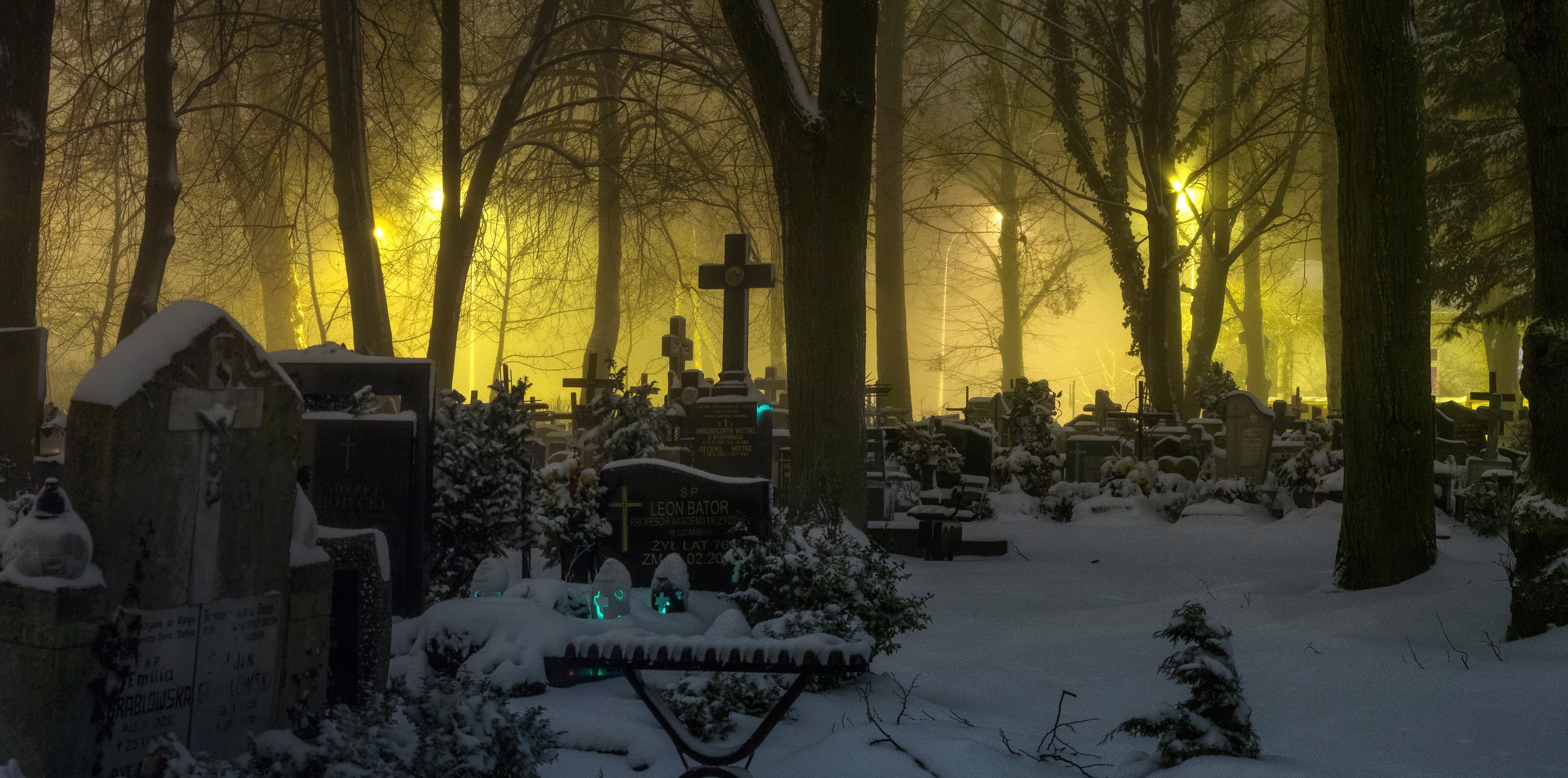 Гольяновское кладбище. Заснеженное кладбище. Кладбище зимой. Ночное кладбище.