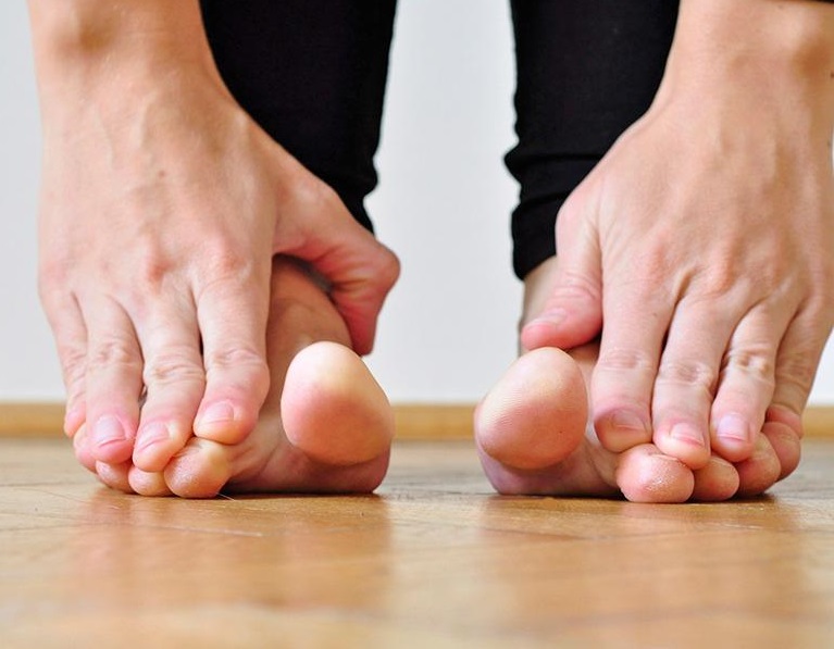 Упражнения для пальцев стопы. Гимнастика для большого пальца ноги.