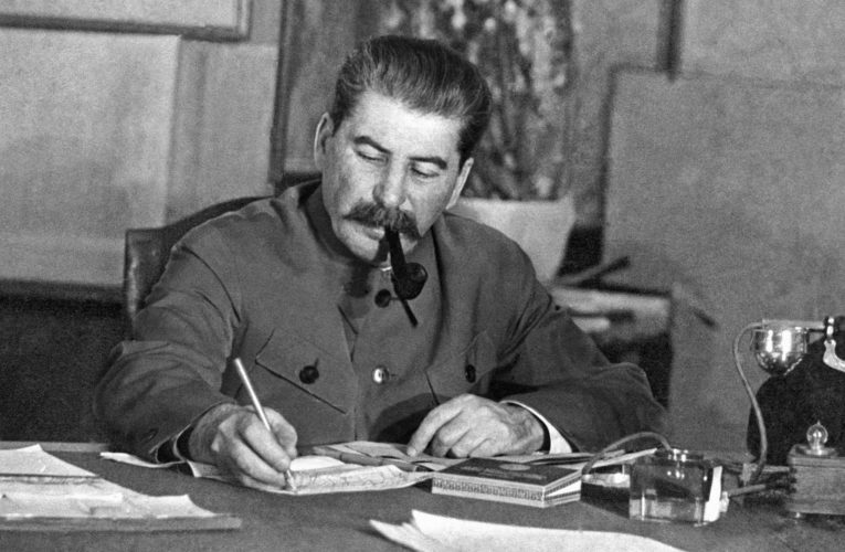 «Новый календарь Сталина»: зачем «вождь народов» сделал рабочими все дни недели
